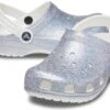 Crocs Kids Classic Glitter Clog (Little Kid/Big Kid) 2 Crocs Kids Classic Glitter Clog (Little Kid/Big Kid) -Shoe Specialty Store 81S6Dd633L